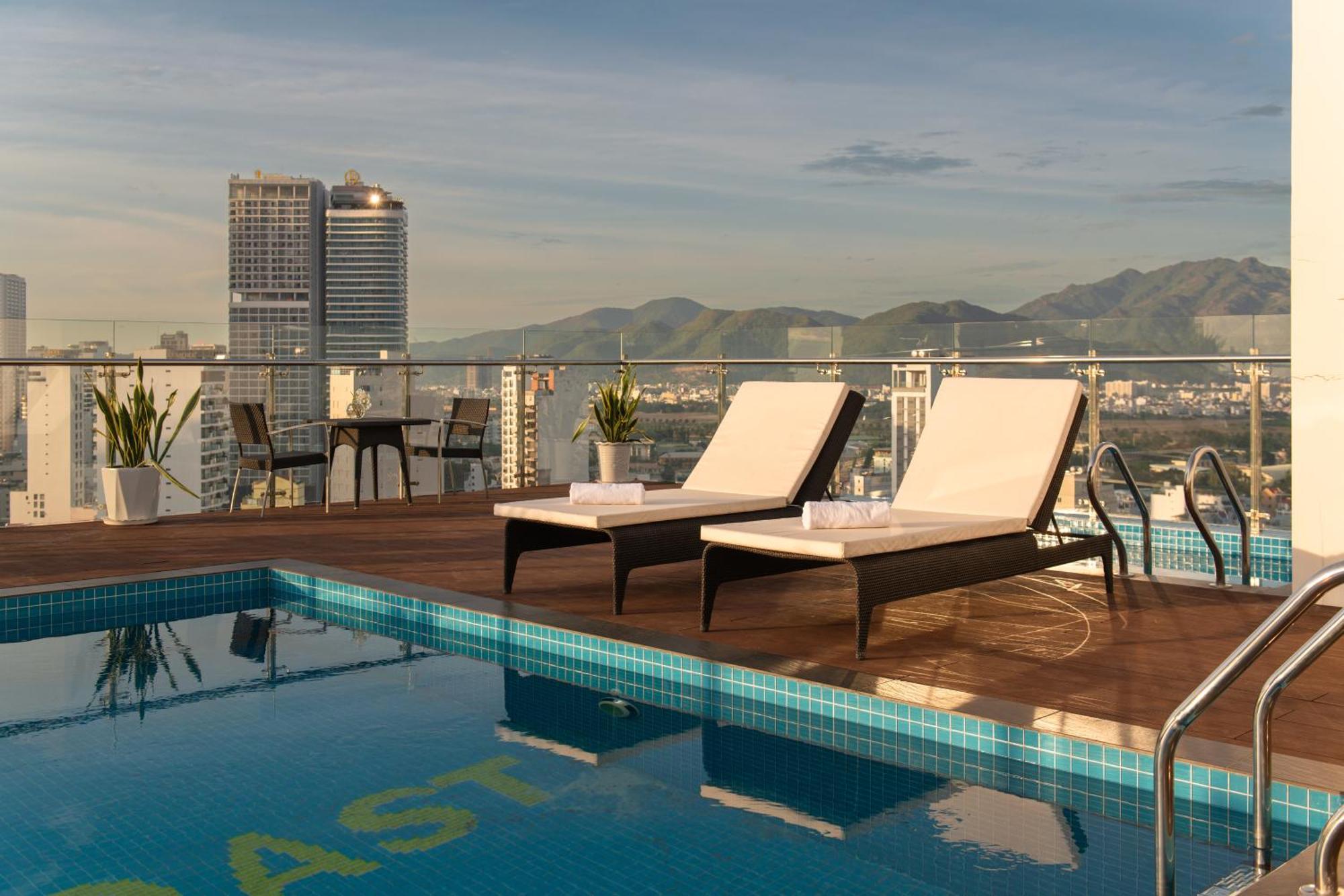 Goldcoast Hotel Нячанг Экстерьер фото